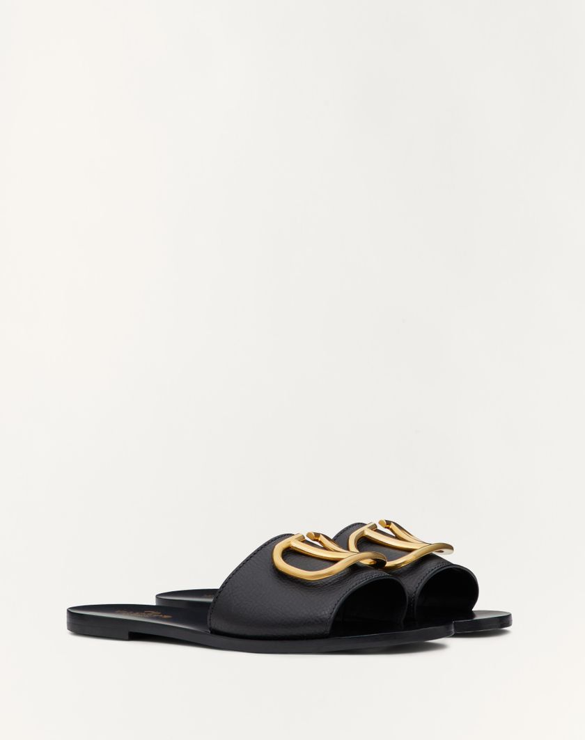 VLOGO SIGNATURE SLIDE SANDAL IN GRAINY COWHIDE WITH ACCESSORY - Image 1